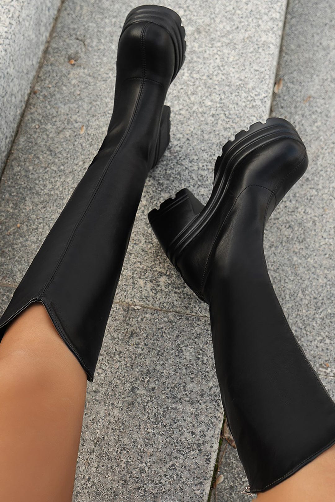 Robine | Black knee-high platform boots – Stylish & Comfortable