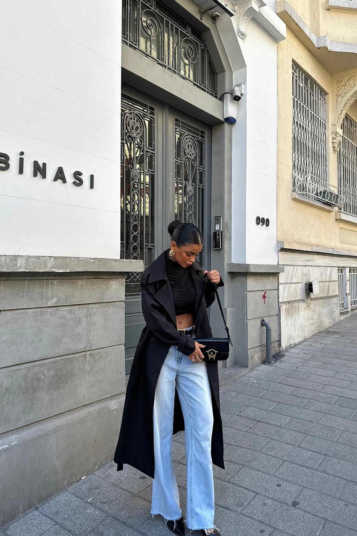 Longe™ Black Trenchcoat | Classic Design