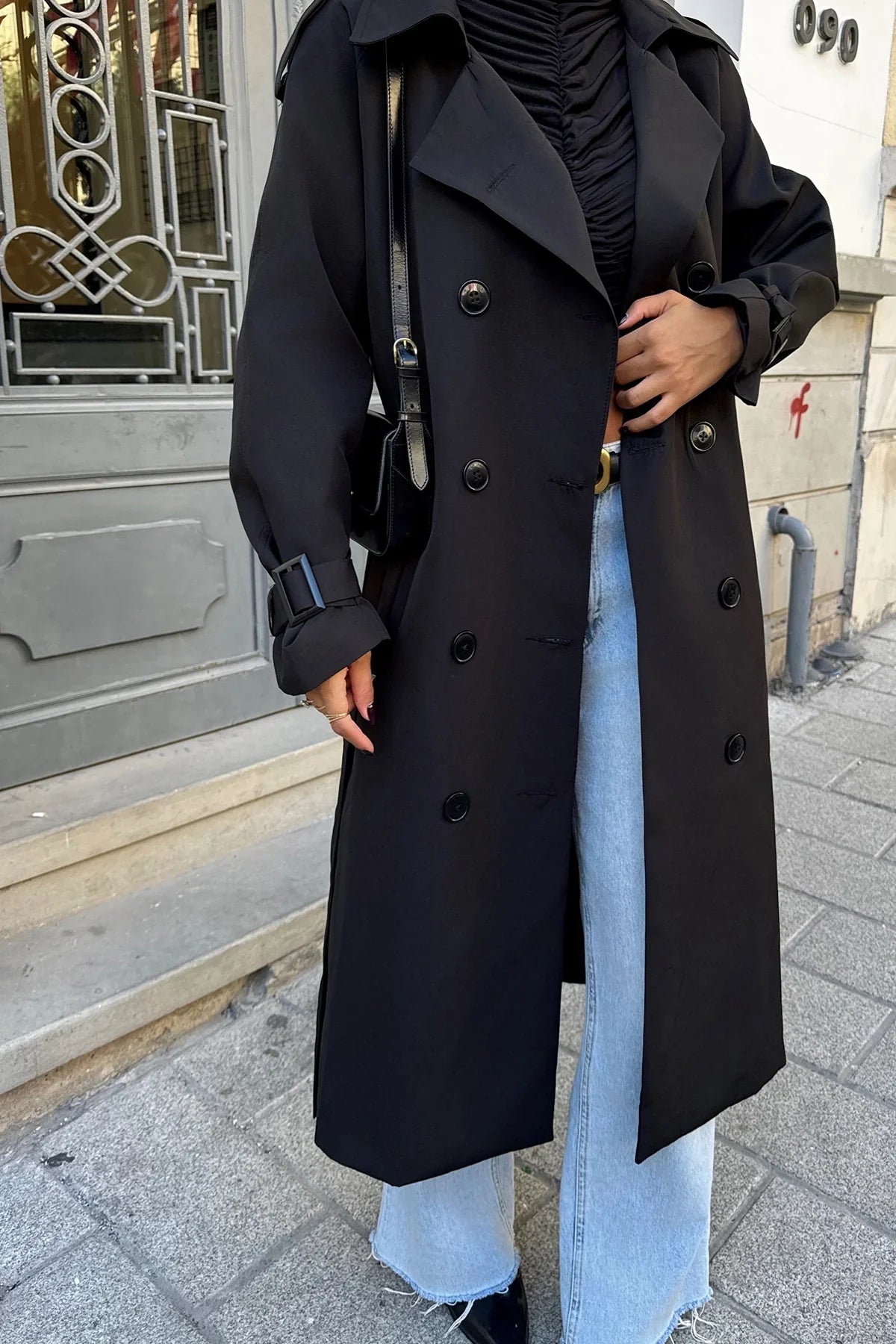 Longe™ Black Trenchcoat | Classic Design