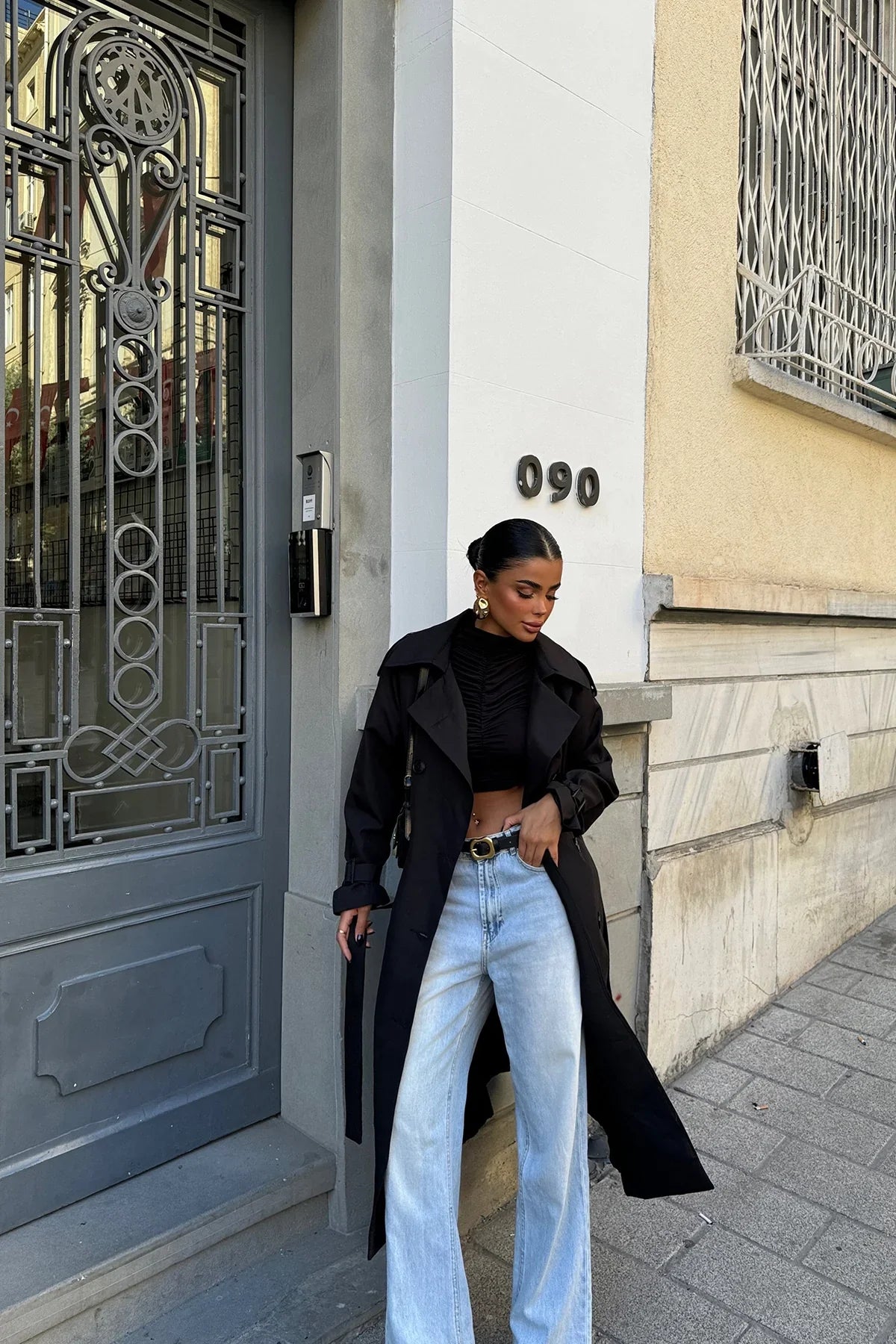 Longe™ Black Trenchcoat | Classic Design